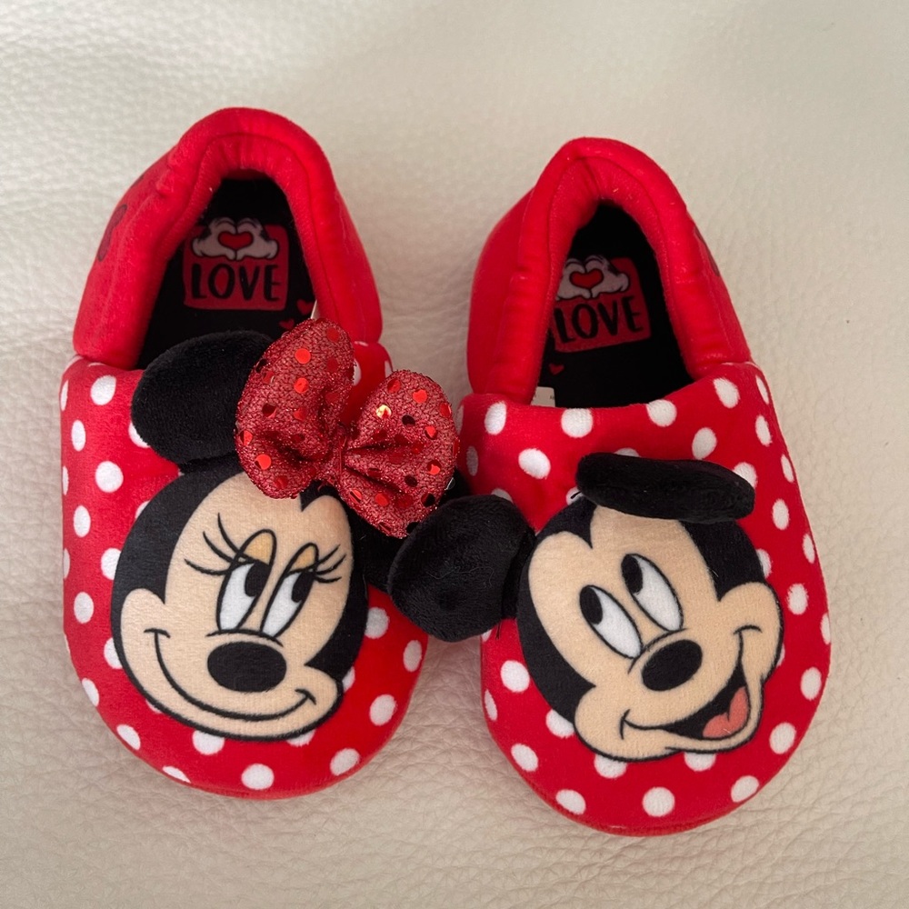 New Minnie Mouse slippers size 9/10
